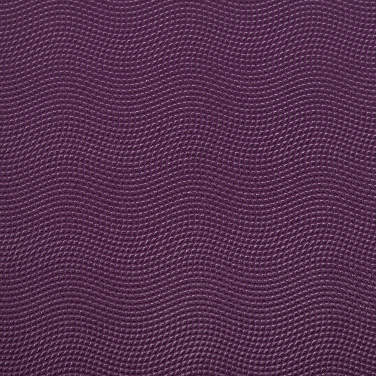 Nahaufnahme der fein strukturierten, wellenförmigen Oberfläche der EcoPro Travel Yogamatte in Violett.