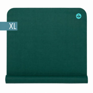 Grüne EcoPro Travel XL Yogamatte in Jungle Green, teilweise eingerollt mit XL-Kennzeichnung und bodhi Logo