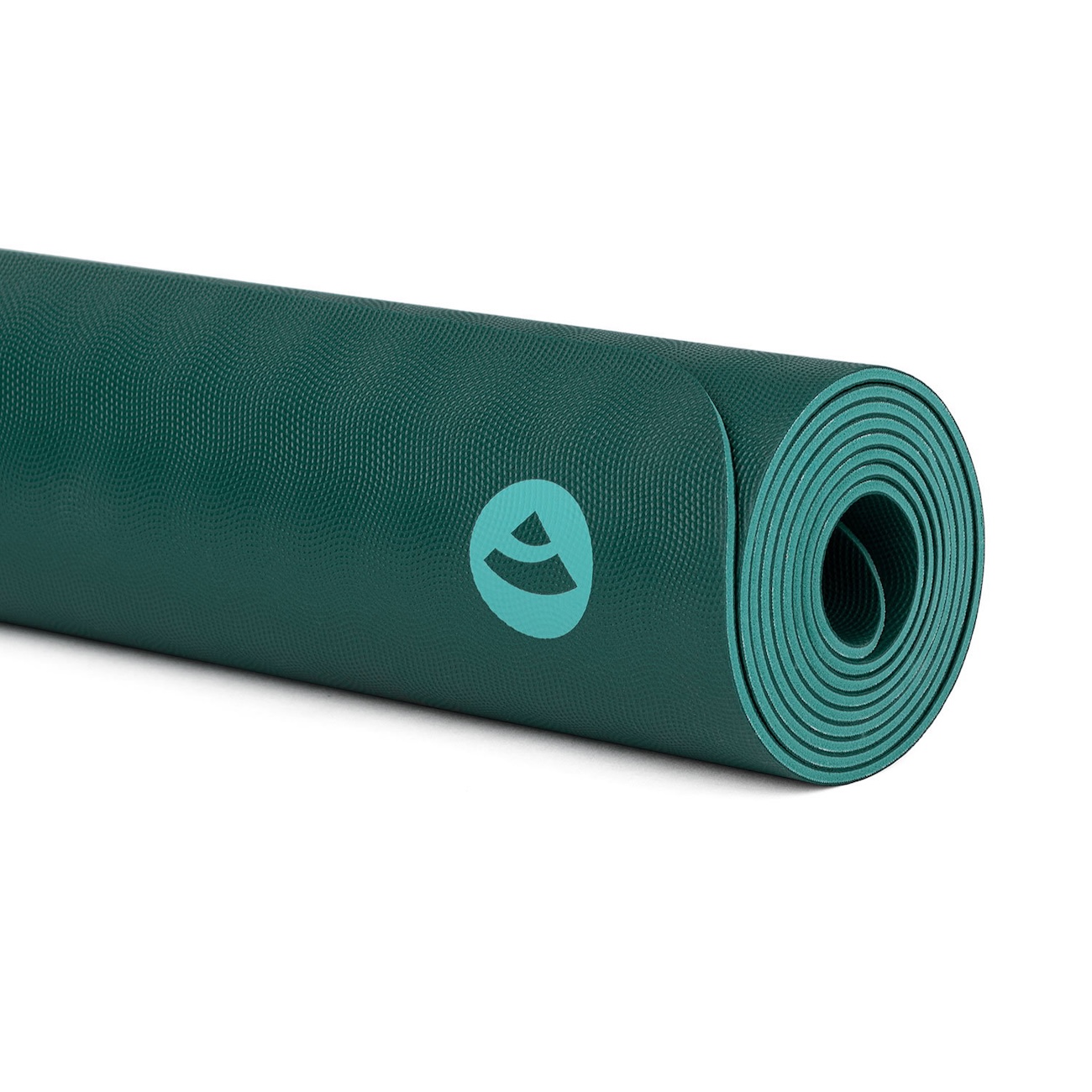 Nahaufnahme der aufgerollten EcoPro XL Yogamatte in Jungle Green mit sichtbaren Mattenlagen und türkisfarbenem bodhi Logo.