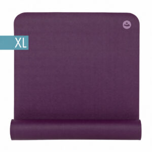 Yogamatte EcoPro XL 4 mm in Violett, teilweise eingerollt mit XL-Kennzeichnung